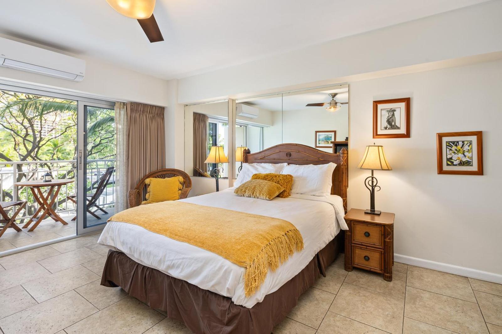 Waikiki Shore Beachfront Honolulu Bagian luar foto