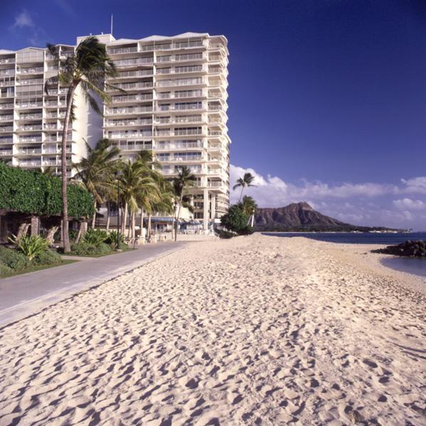 Waikiki Shore Beachfront Honolulu Bagian luar foto